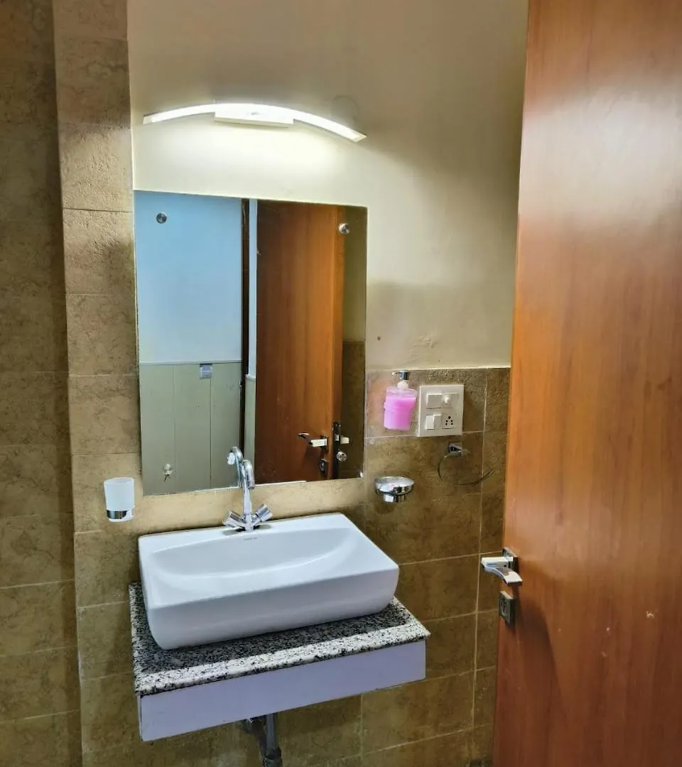 Oyster Pearl Hotels & Banquets- Sector 39 Gurgaon Near Medanta Medicity