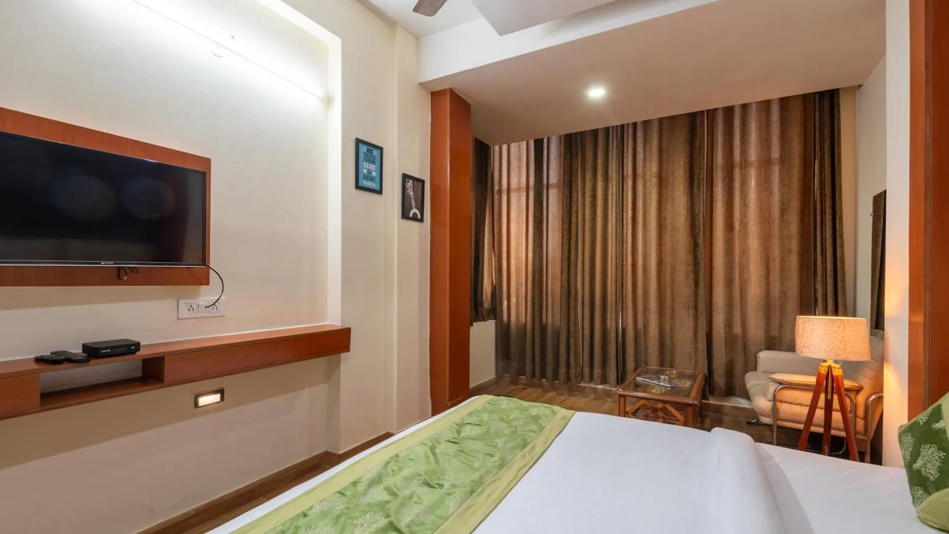 Oyster Pearl Hotels & Banquets- Sector 39 Gurgaon Near Medanta Medicity