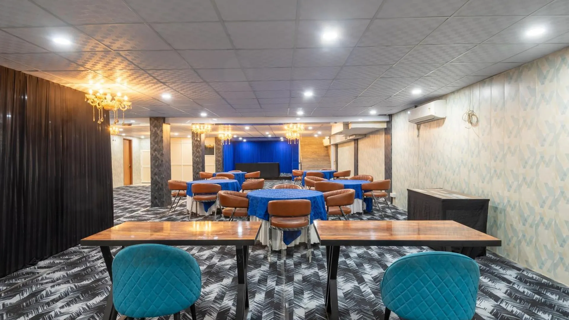 Oyster Pearl Hotels & Banquets- Sector 39 Gurgaon Near Medanta Medicity 3*,