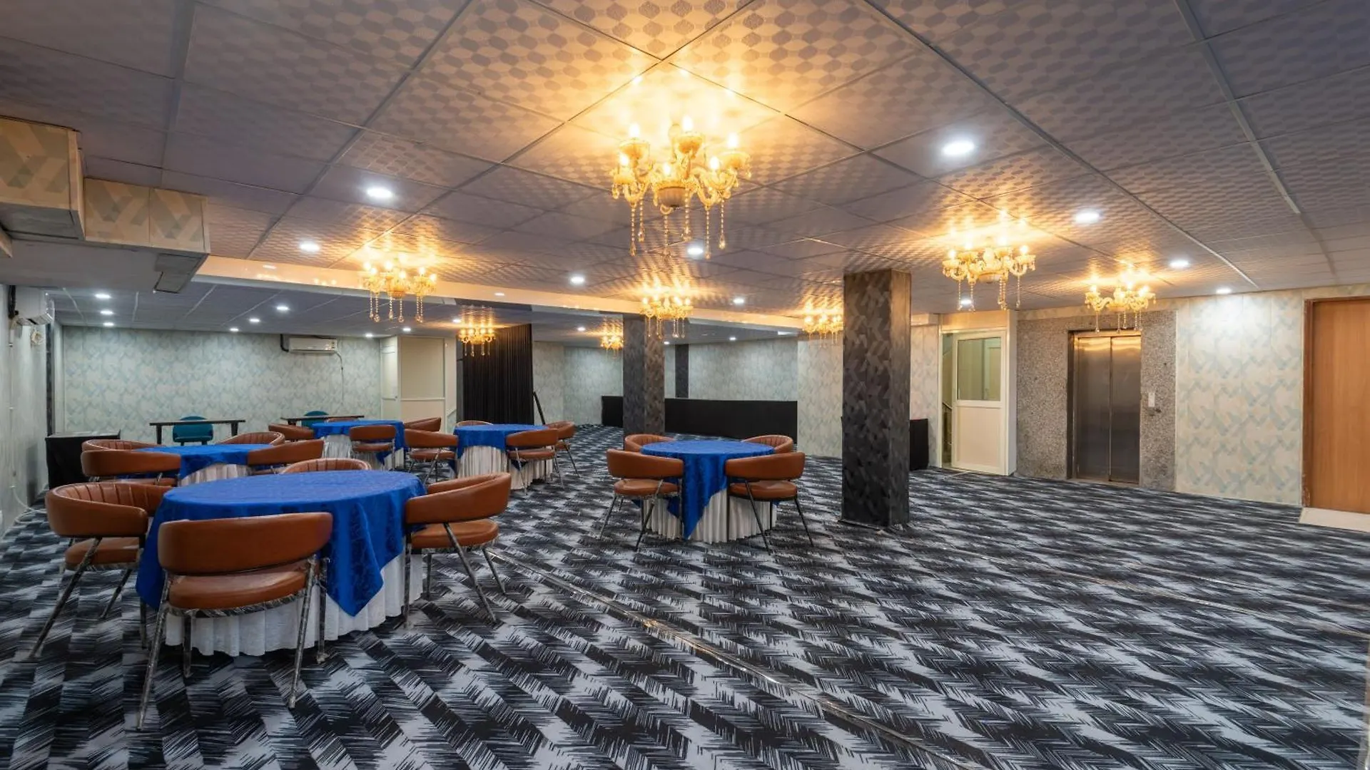 Oyster Pearl Hotels & Banquets- Sector 39 Gurgaon Near Medanta Medicity 3*,
