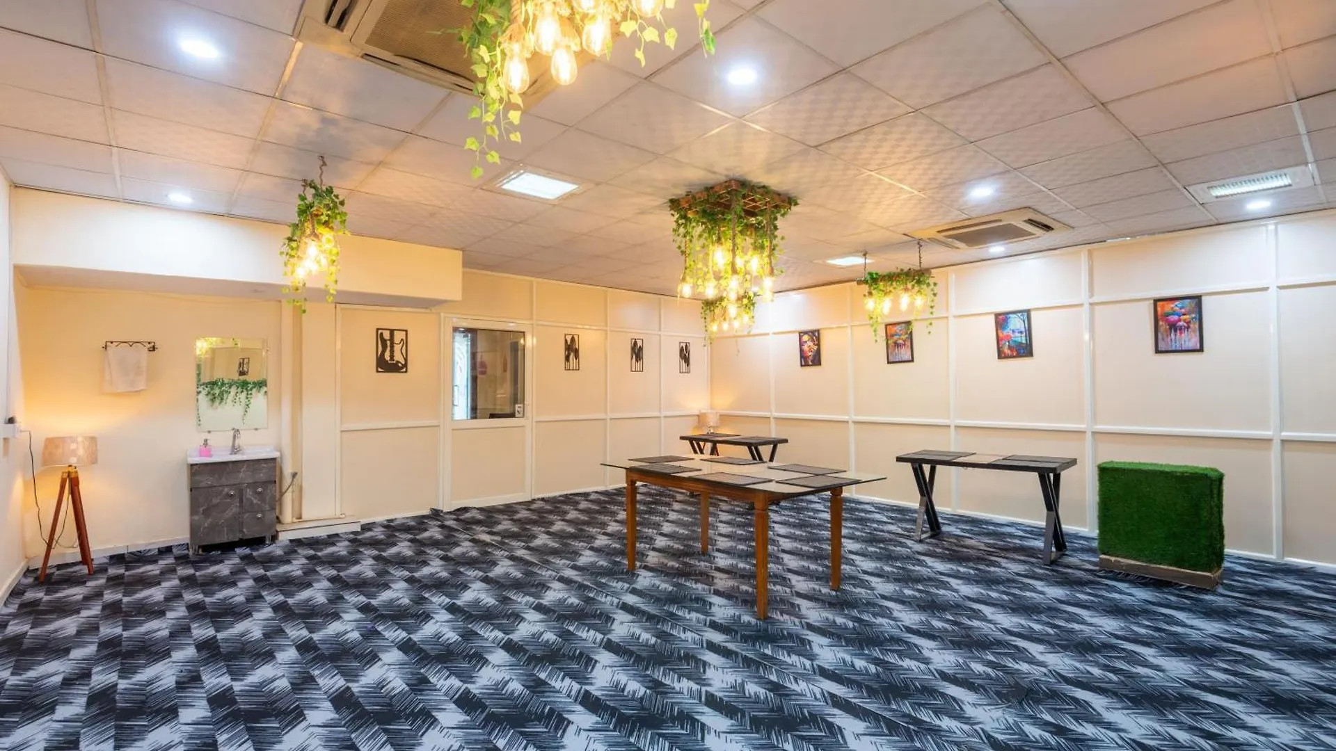 Oyster Pearl Hotels & Banquets- Sector 39 Gurgaon Near Medanta Medicity