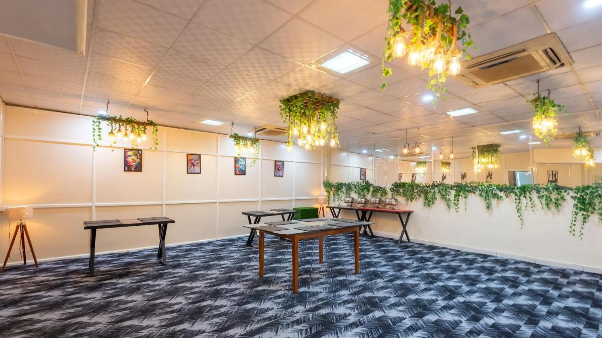 Oyster Pearl Hotels & Banquets- Sector 39 Gurgaon Near Medanta Medicity