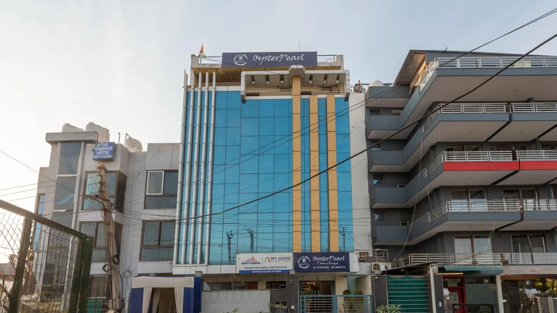 Oyster Pearl Hotels & Banquets- Sector 39 Gurgaon Near Medanta Medicity 3*,  Índia