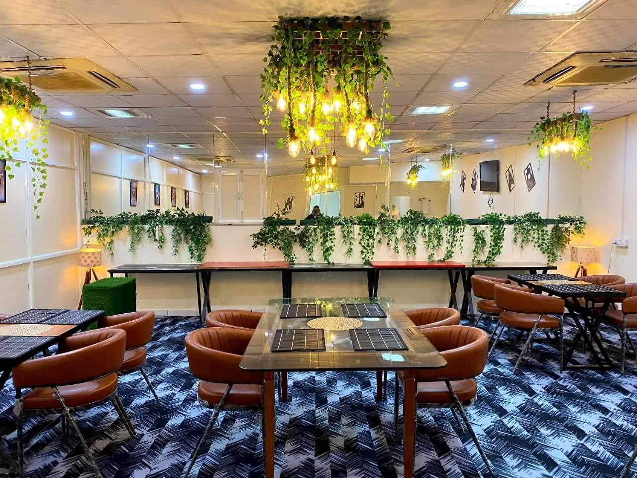 Oyster Pearl Hotels & Banquets- Sector 39 Gurgaon Near Medanta Medicity