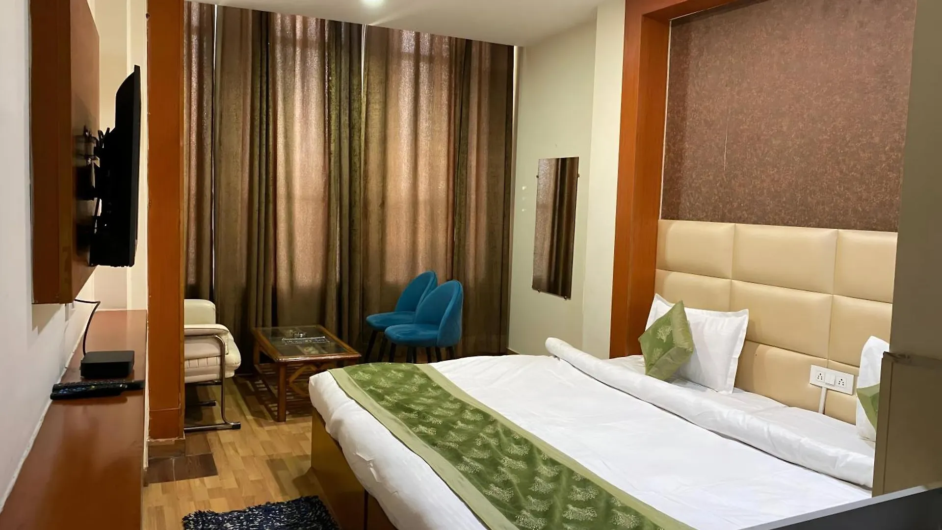 ***  Oyster Pearl Hotels & Banquets- Sector 39 Gurgaon Near Medanta Medicity Índia